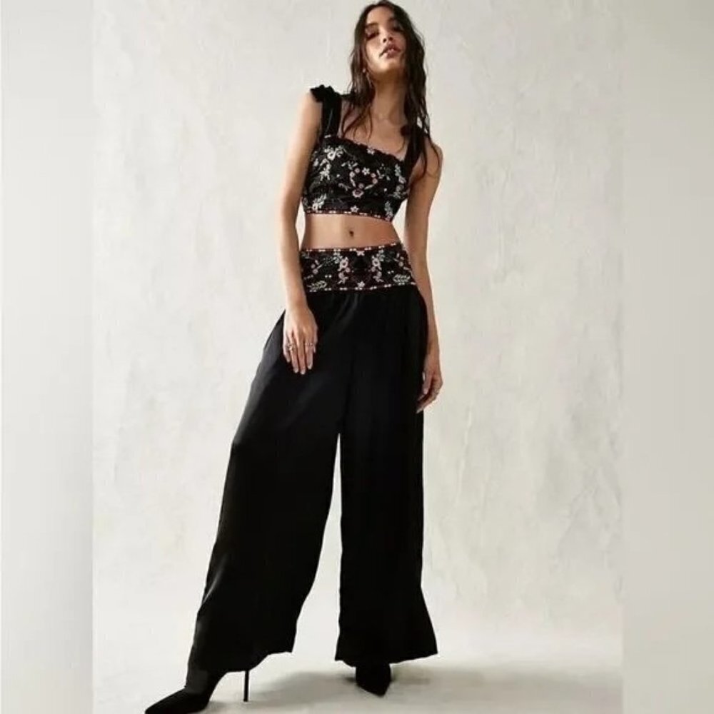 Free People Ensemble Petra Black Satin Pant Crop Top Set Embroidered Size 2 NWT